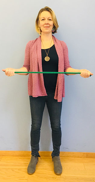 Using a theraband for shoulder external rotation for scapular stability